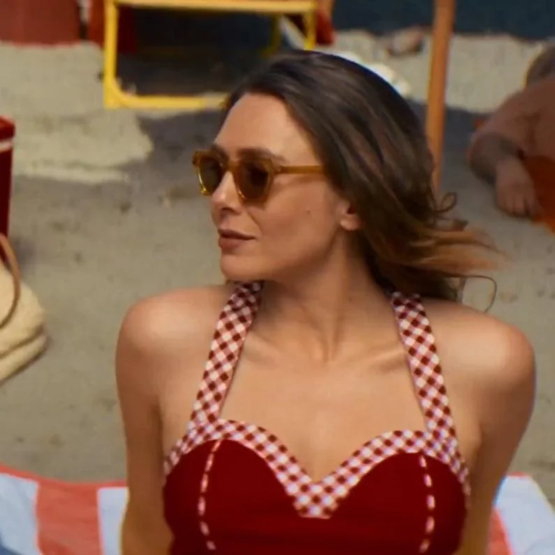 Elizabeth Olsen picture 4 of 5