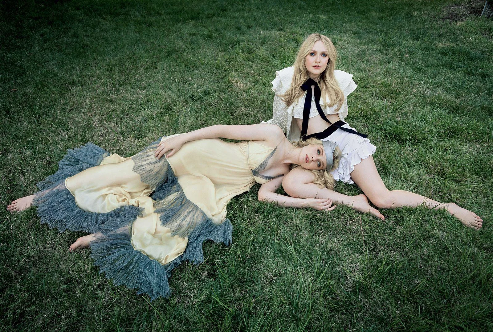 Elle Fanning & Dakota Fanning picture 2 of 2