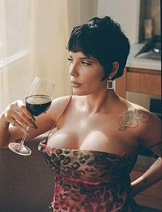 Singer Halsey'