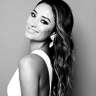 Shay Mitchell'