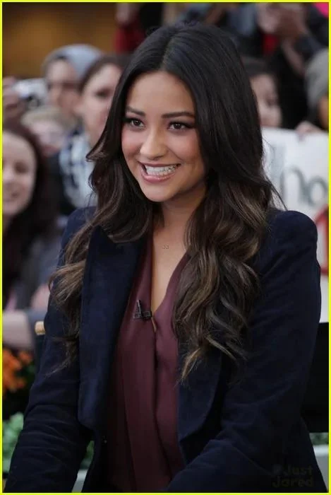 Shay Mitchell picture 3 of 4
