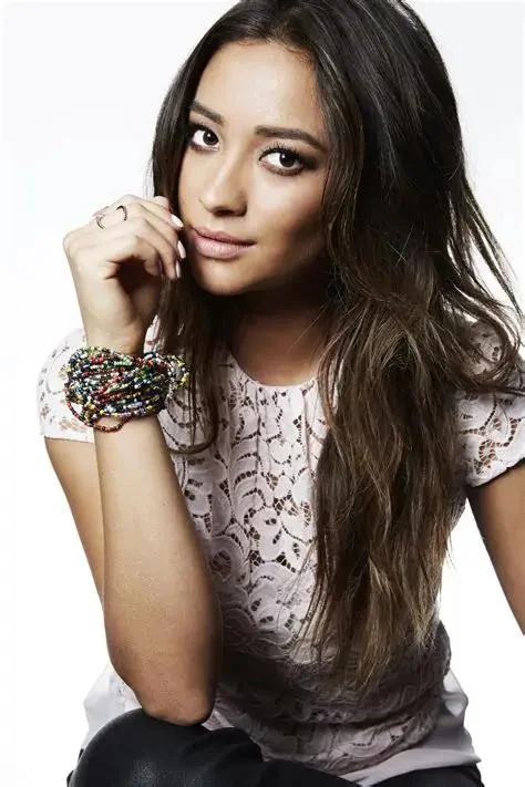 Shay Mitchell picture 4 of 4