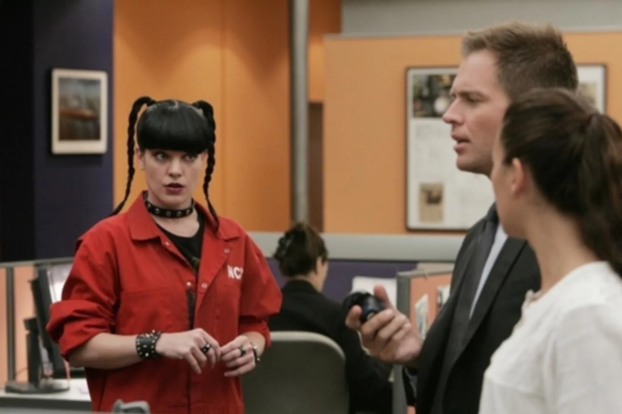 Pauley Perrette picture 4 of 4