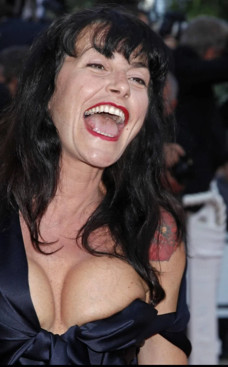 Lio (French-speaking singer with dual Belgian and Portuguese nationality) picture 2 of 4