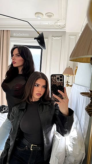 Dafne Keen and Amanda Diaz'