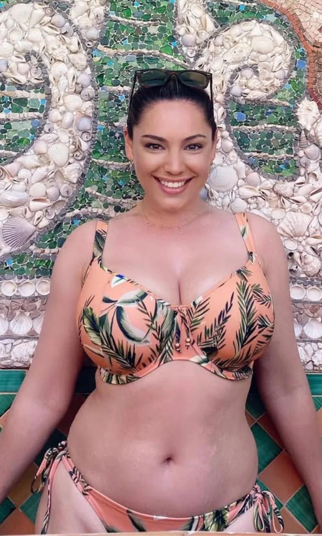 Kelly Brook picture 2 of 5
