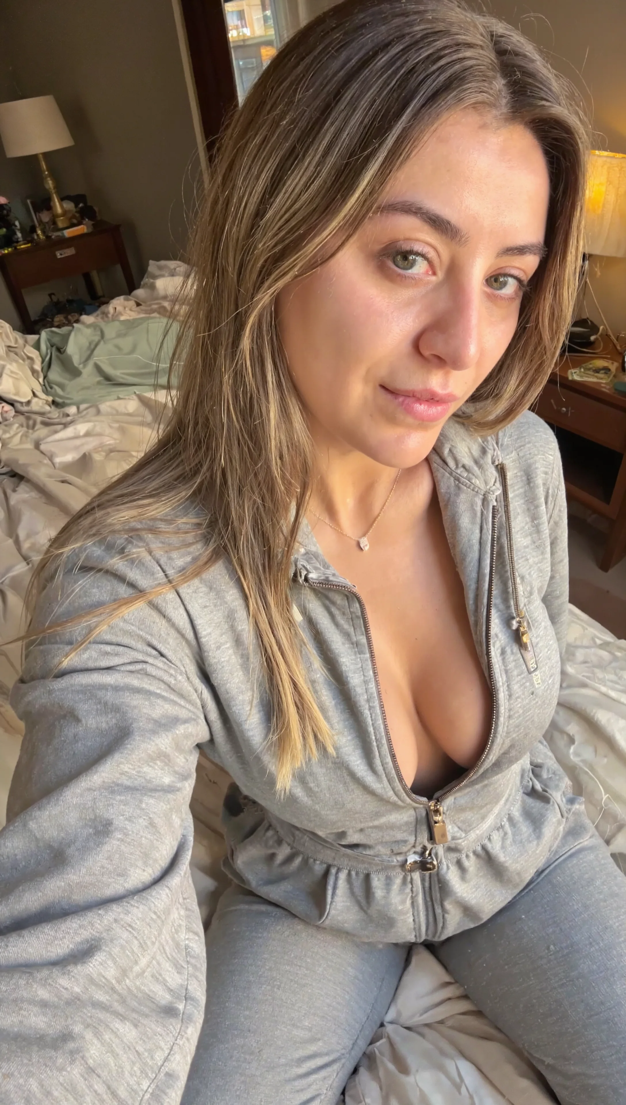 Mia Tompson picture 1 of 1