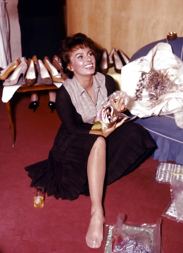 Sophia Loren picture 1 of 2