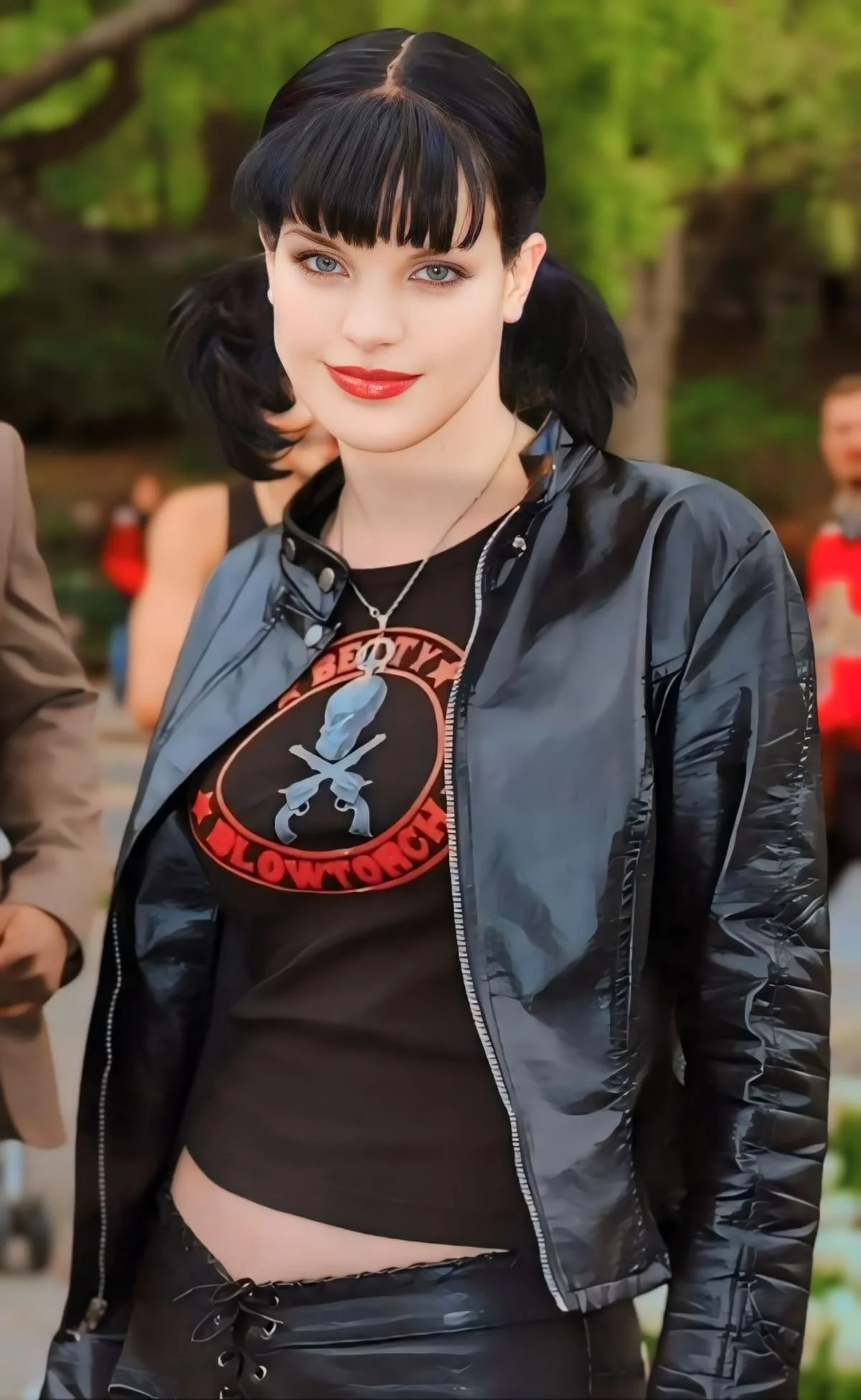 Pauley Perrette picture 1 of 2