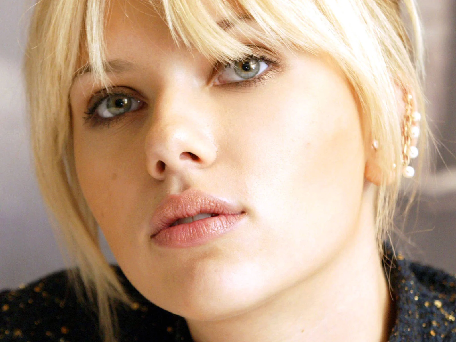 Scarlett Johansson picture 2 of 4