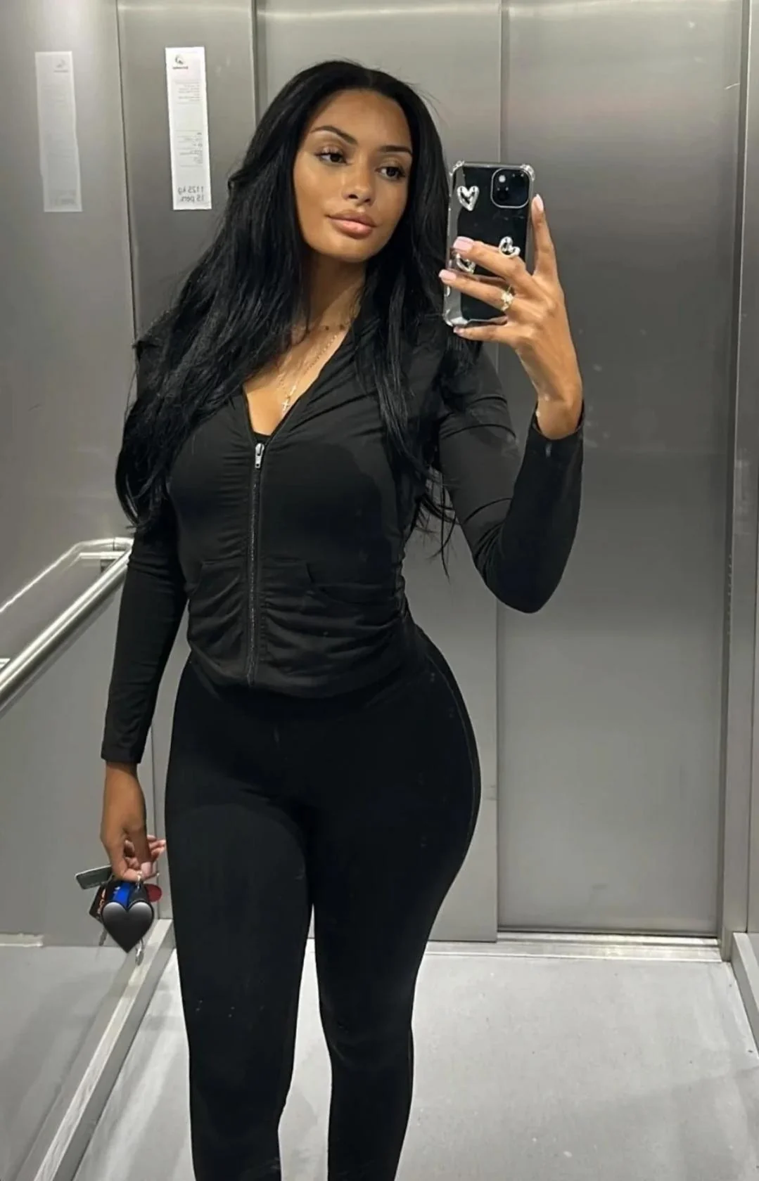 Yasmin Seky picture 1 of 3