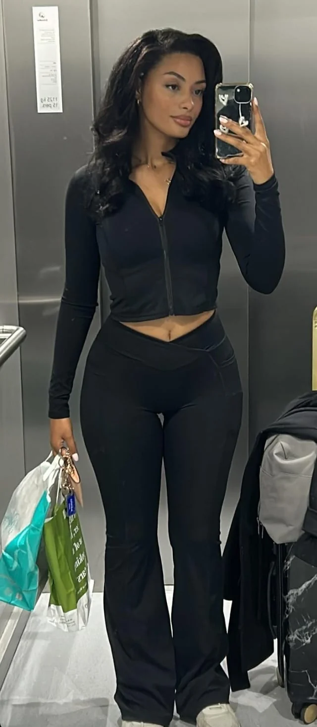 Yasmin Seky picture 2 of 3