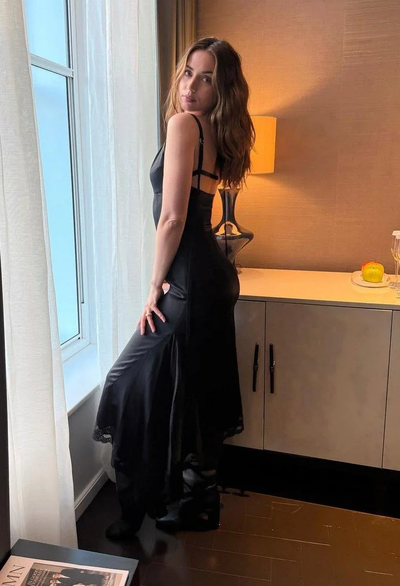 Ana de Armas picture 1 of 1