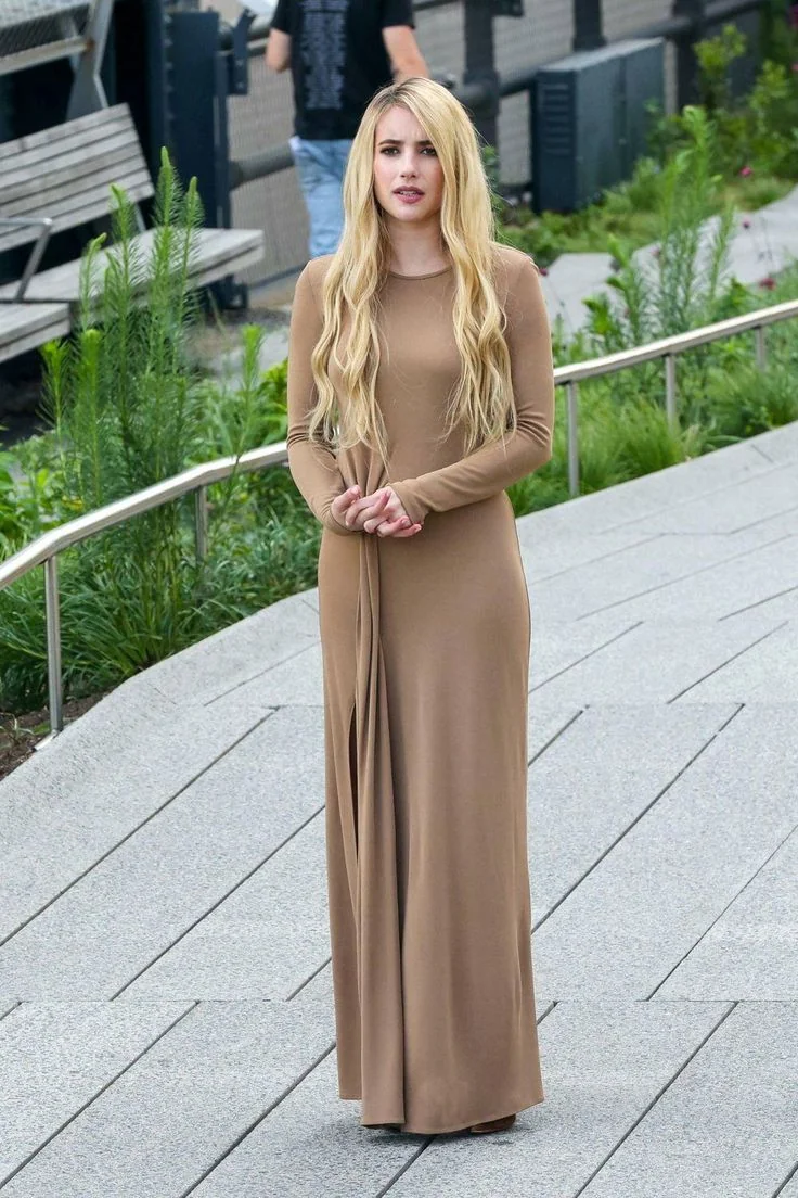 Emma Roberts picture 1 of 2