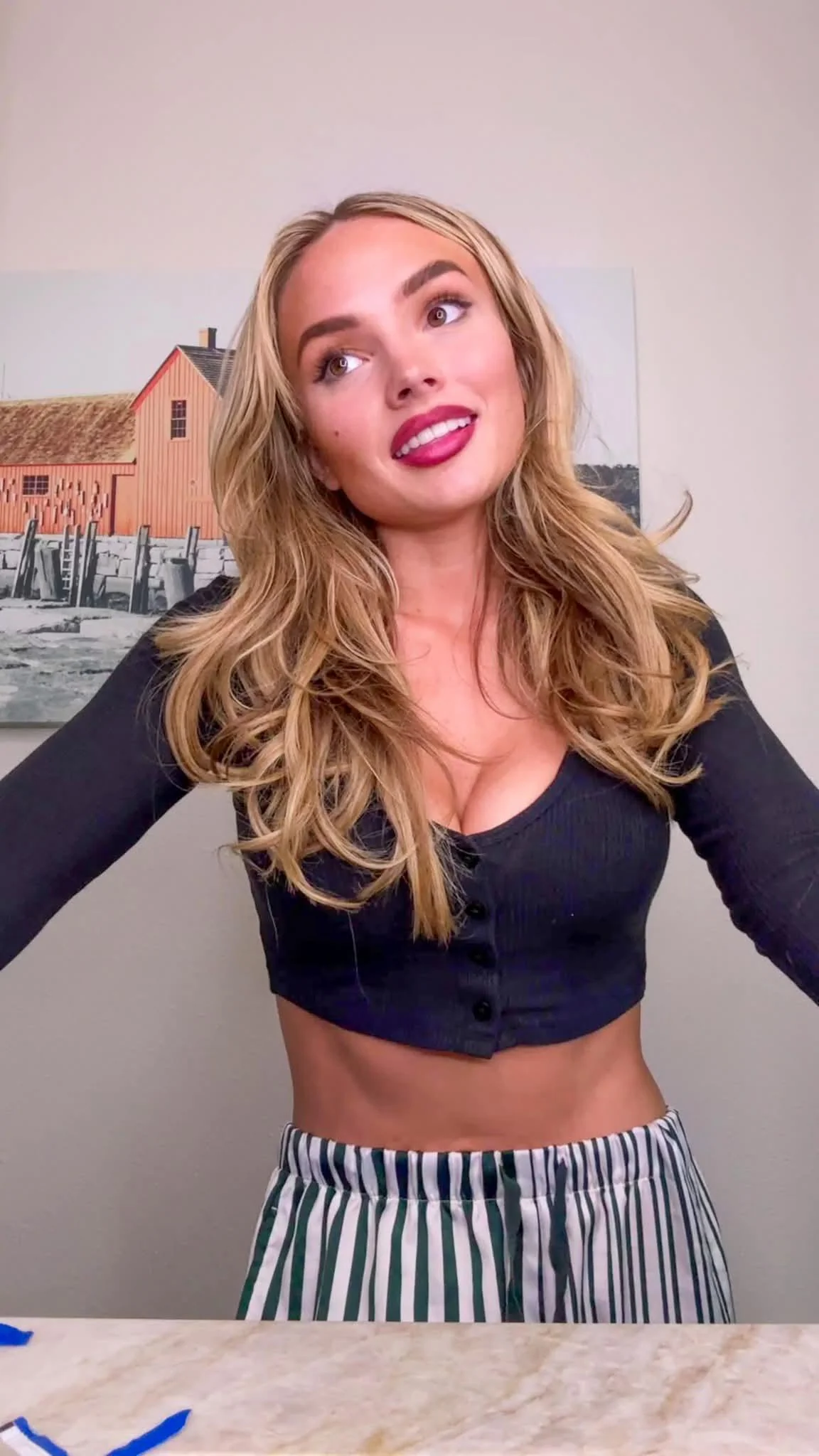 Natalie Alyn Lind picture 1 of 1