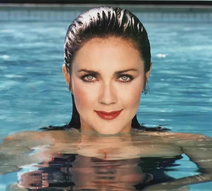 Lynda Carter picture 1 of 5
