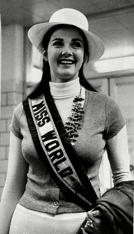 Lynda Carter picture 5 of 5