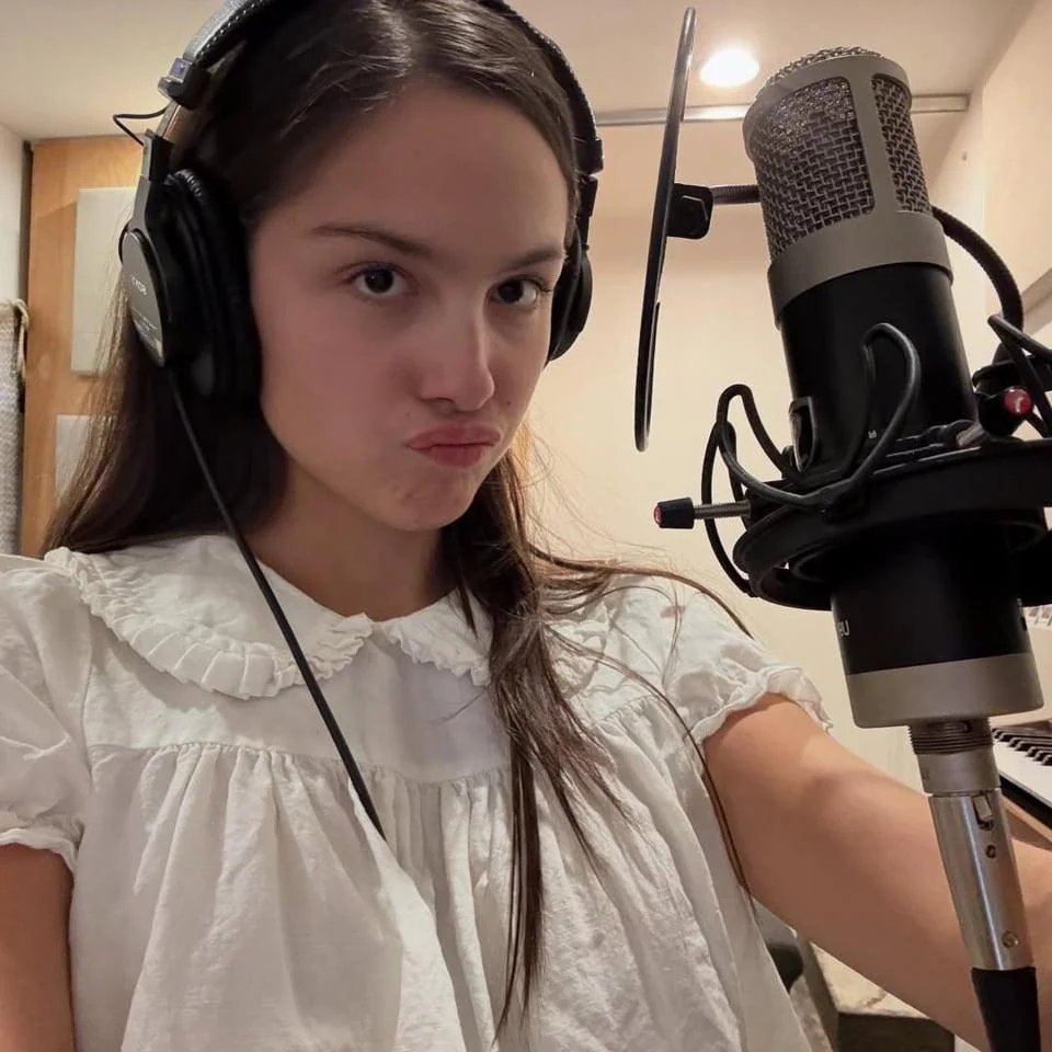 Olivia Rodrigo picture 1 of 1