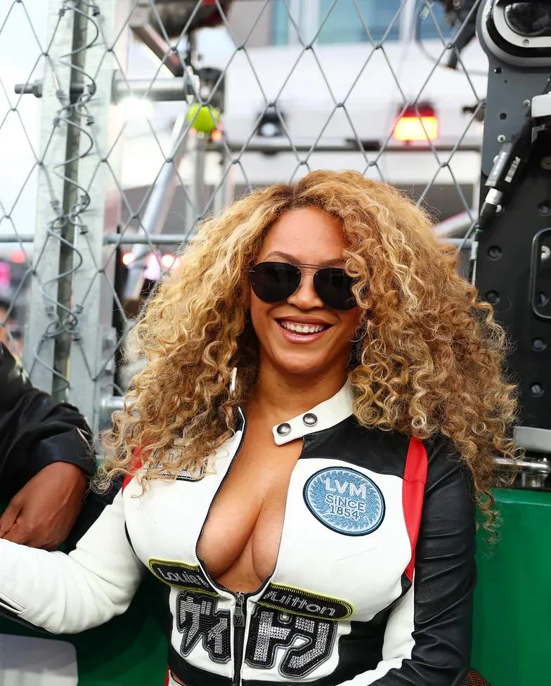 Beyonce picture 1 of 3