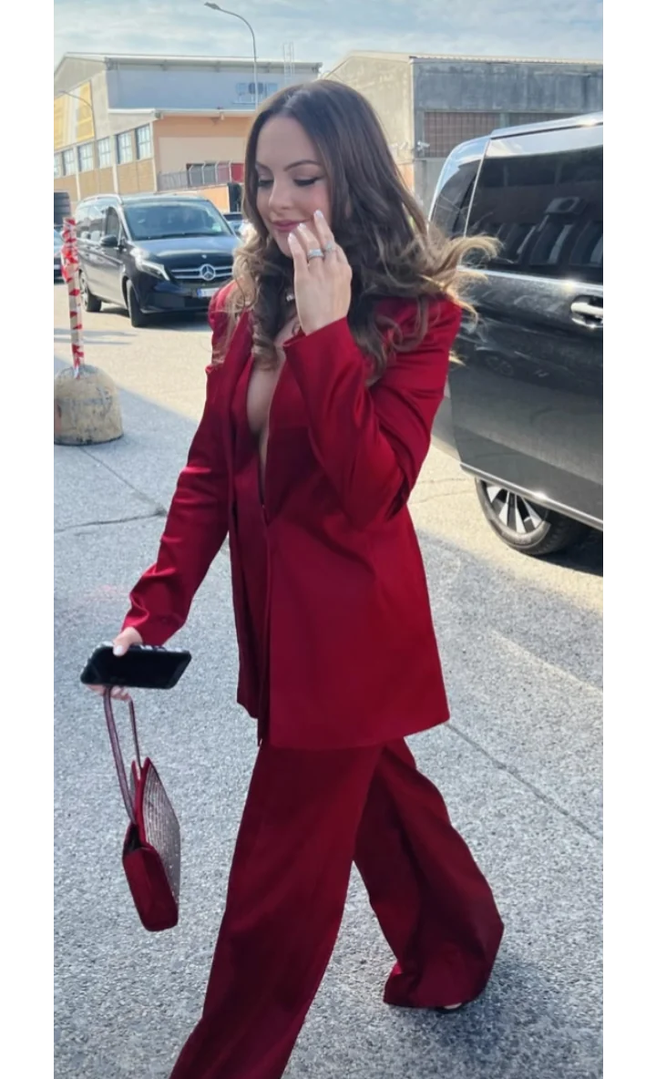 Elizabeth Gillies picture 1 of 1