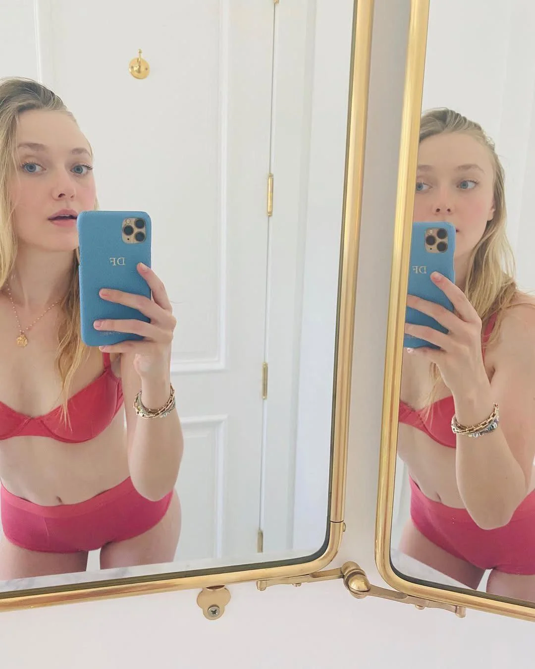 Dakota Fanning picture 1 of 1