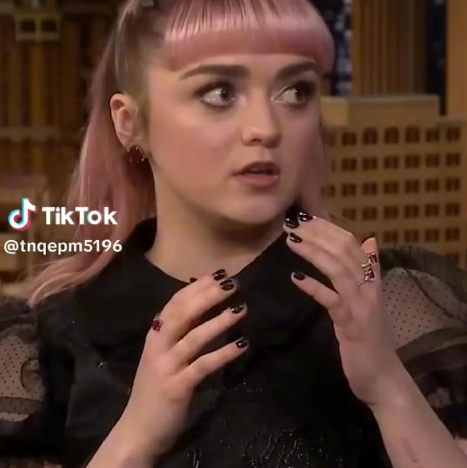 Who is this actress? I thought it was Dakota Fanning initially, then realized I was wrong, but now I just don't recall where I remember her from picture 1 of 1