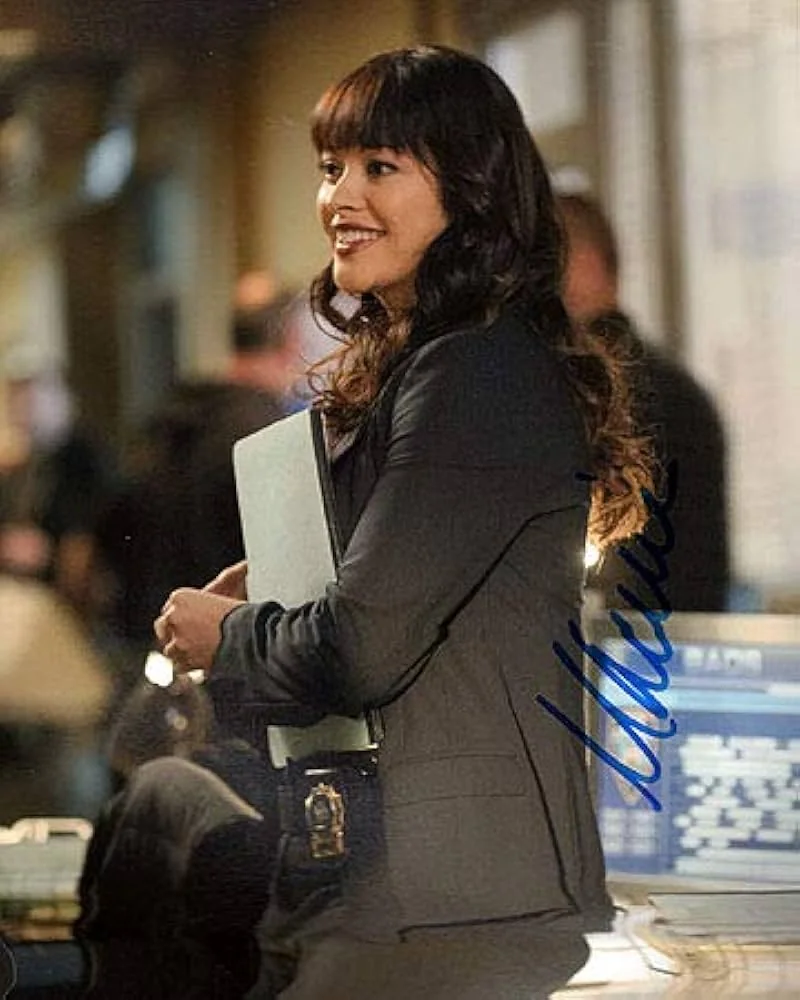 Marisa Ramirez picture 2 of 6