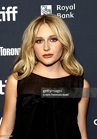 Alyvia Alyn Lind (18 yo)'