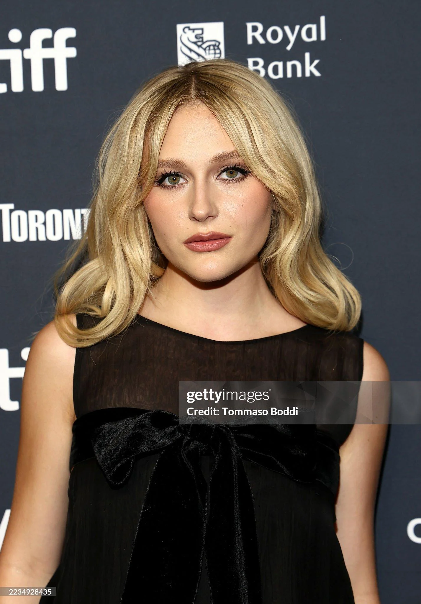 Alyvia Alyn Lind (18 yo) picture 1 of 2