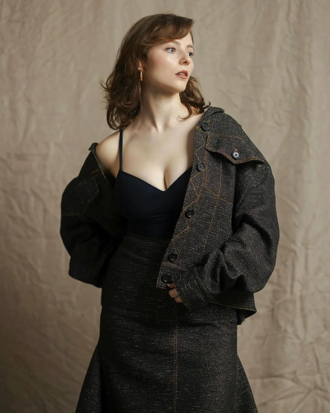 Thomasin McKenzie picture 2 of 2