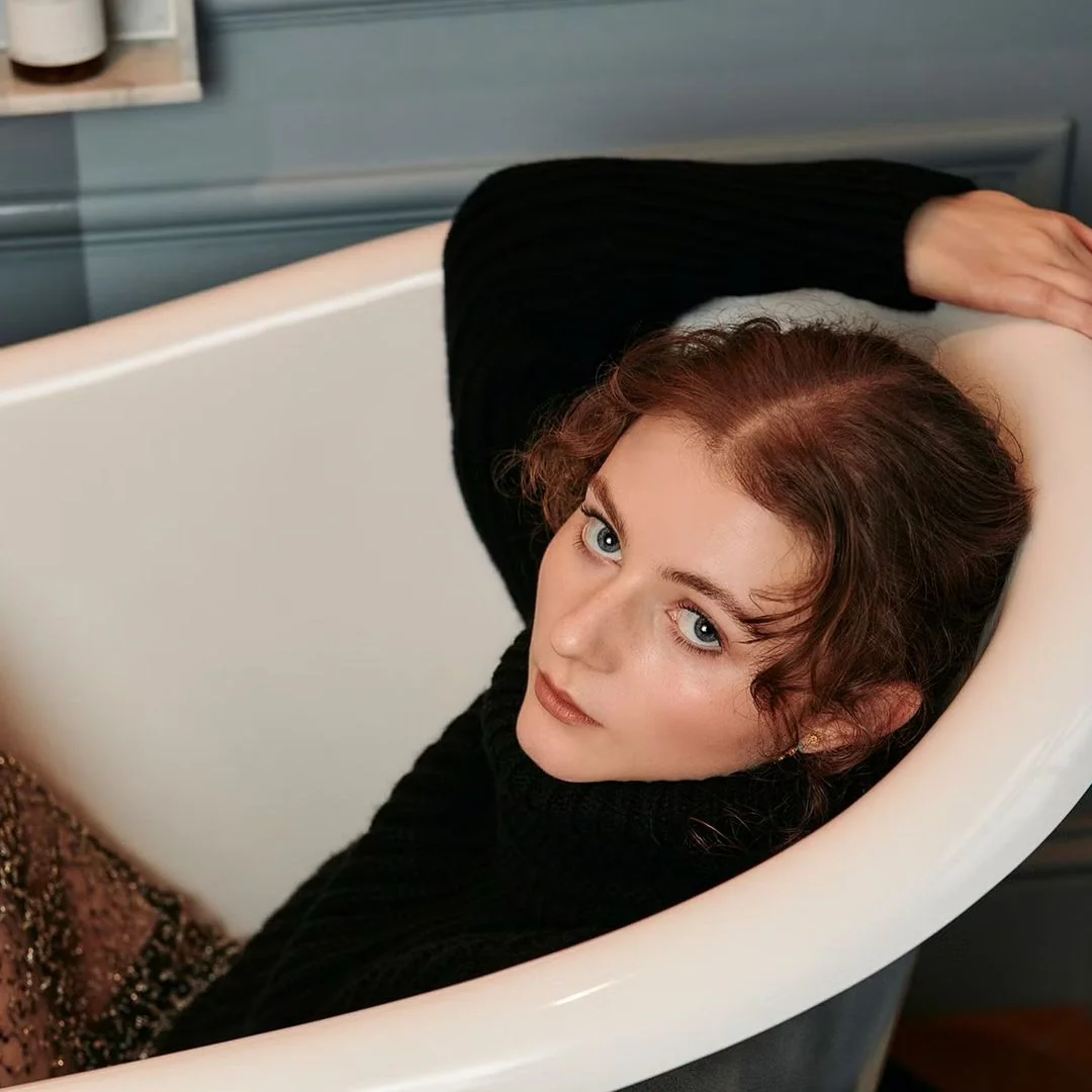 Thomasin McKenzie picture 3 of 3