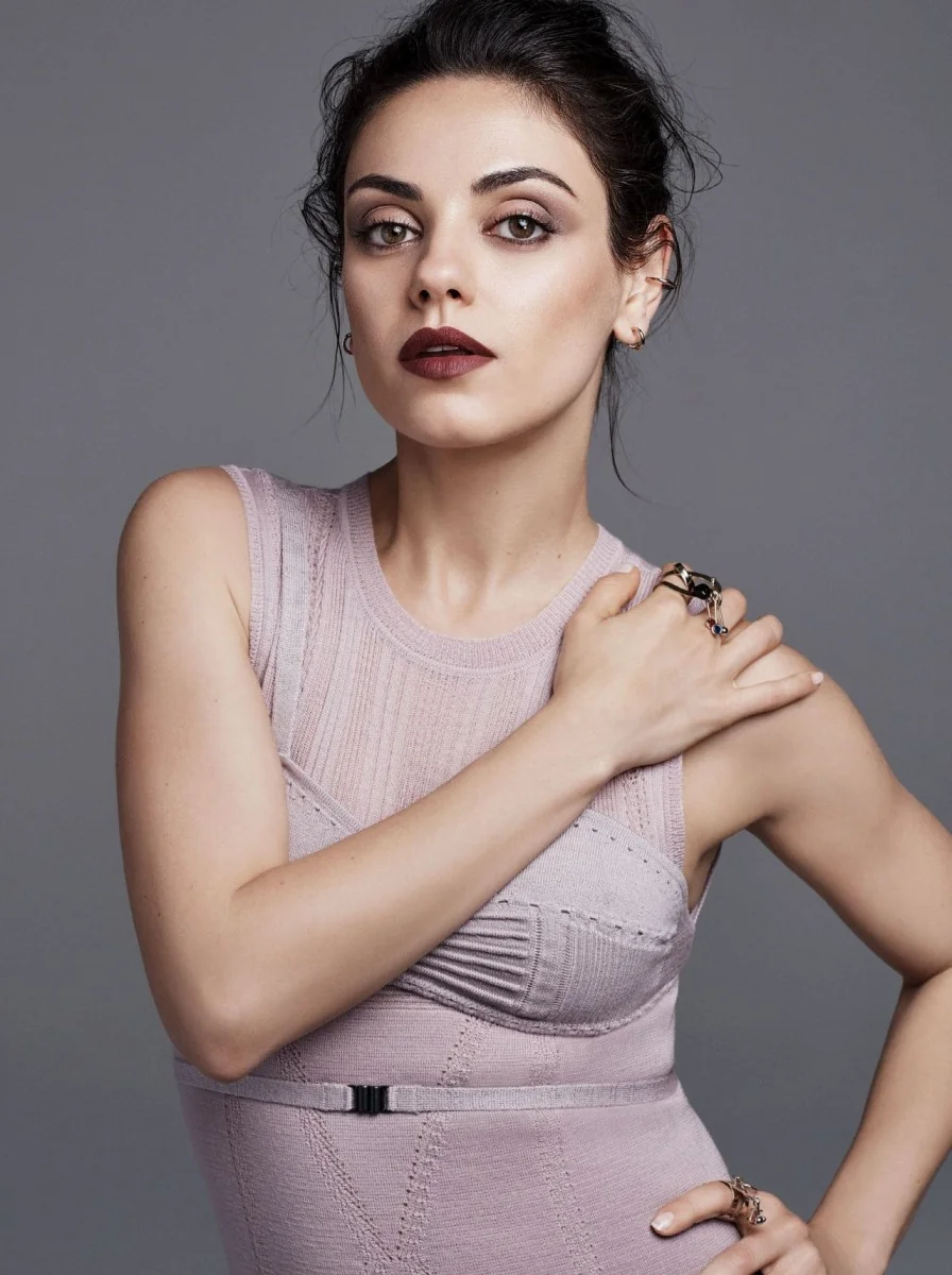 Mila Kunis picture 16 of 20