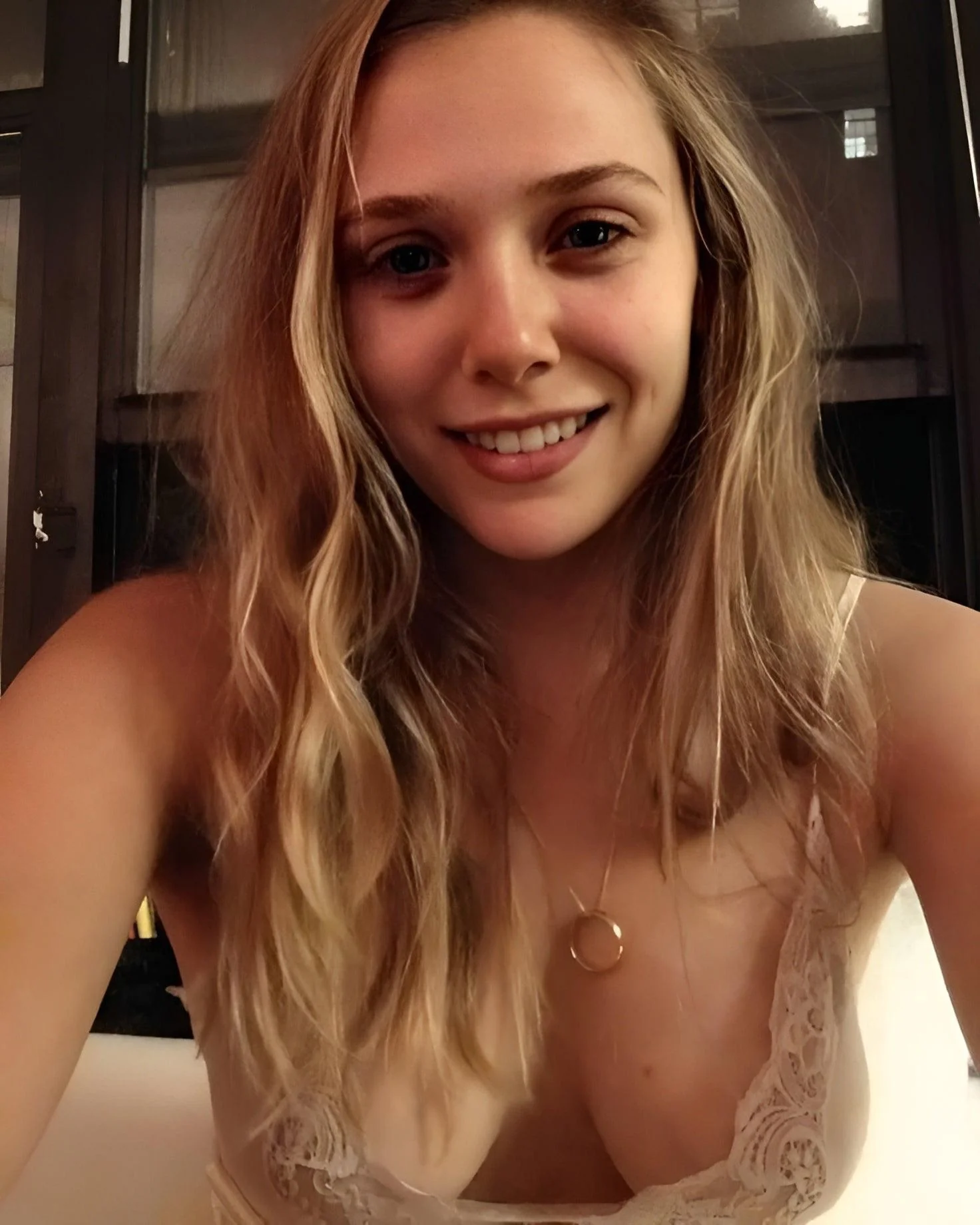 Elizabeth Olsen picture 15 of 20