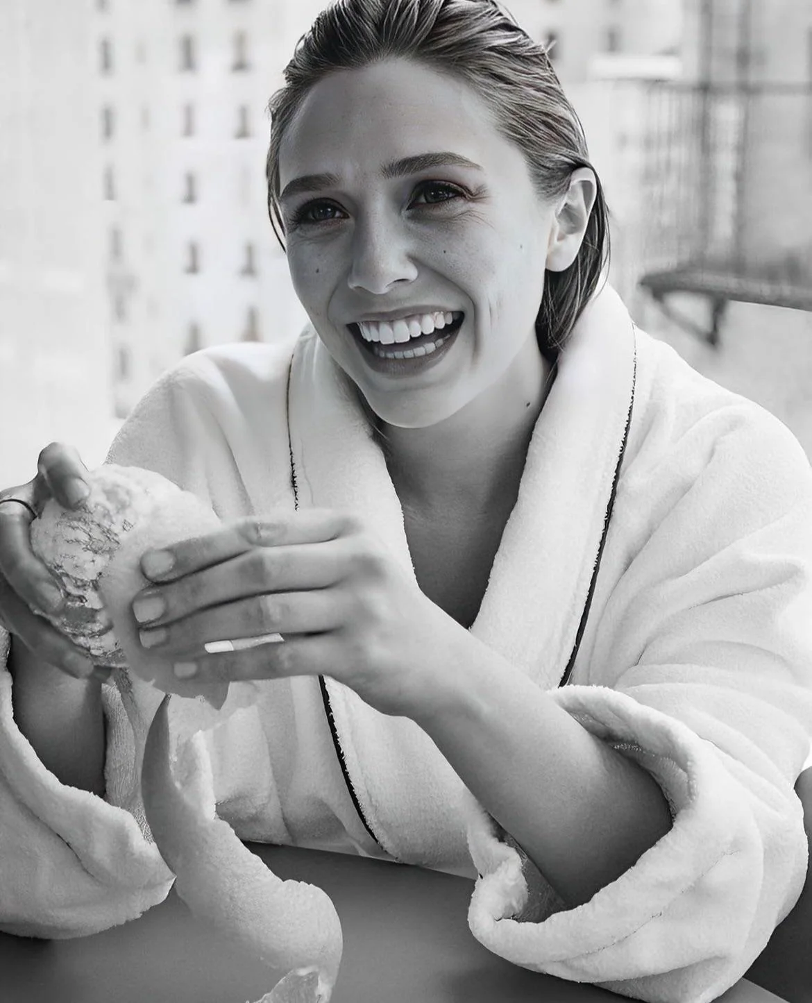 Elizabeth Olsen picture 18 of 20