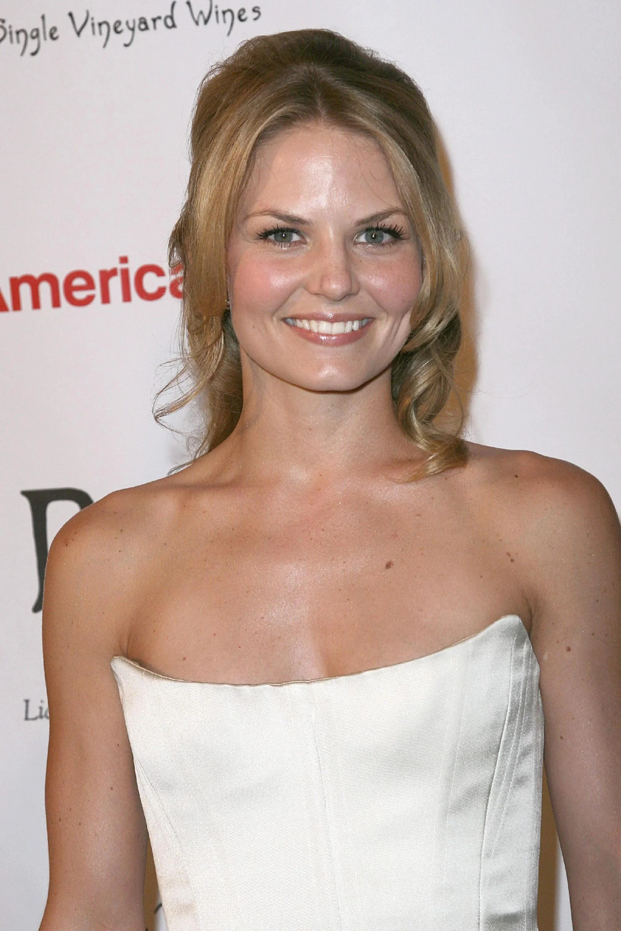 Jennifer Morrison picture 2 of 4