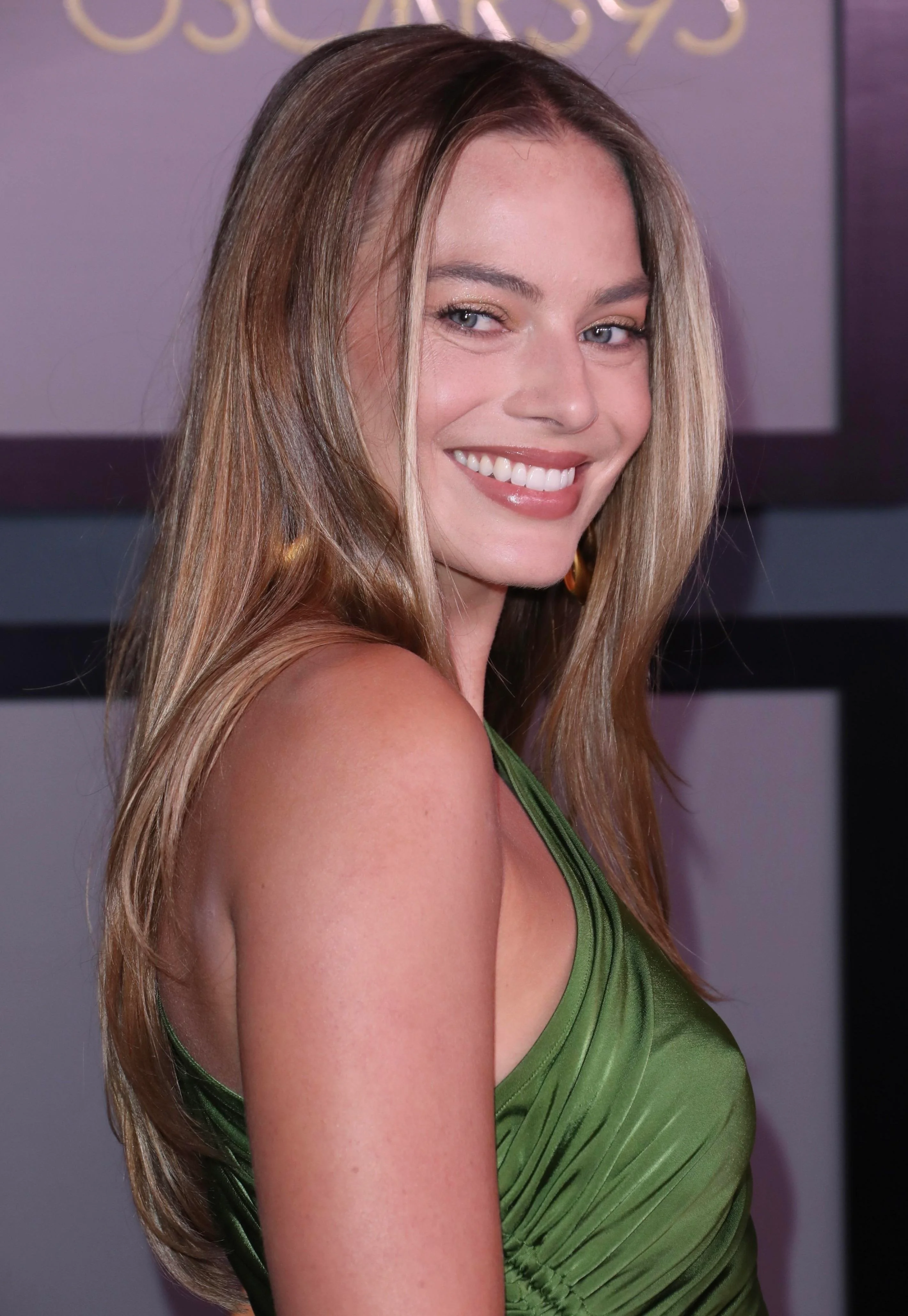 Margot Robbie picture 3 of 20