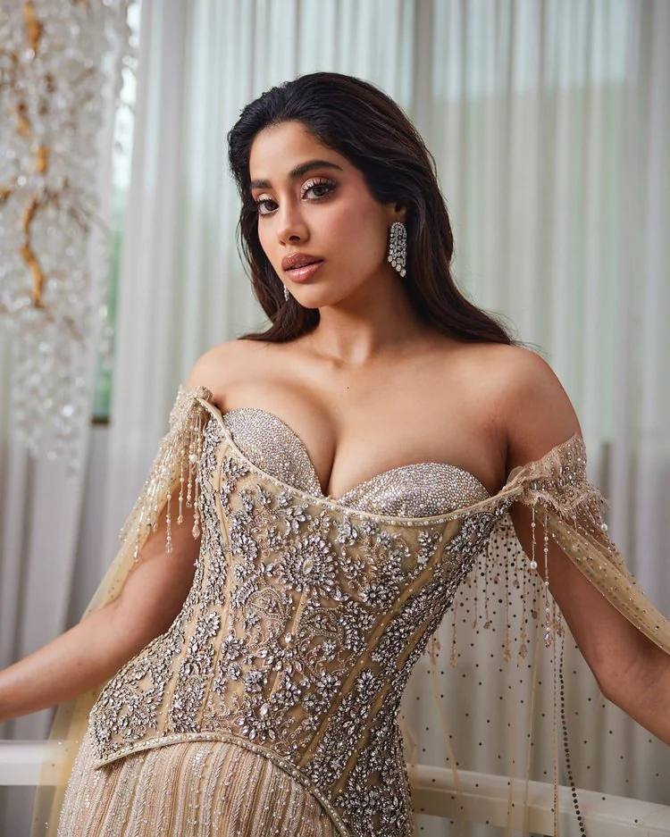 Janhvi Kapoor picture 1 of 4