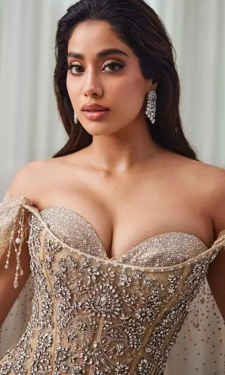 Janhvi Kapoor picture 3 of 4