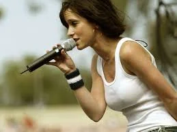 Jennifer Love Hewitt picture 4 of 5