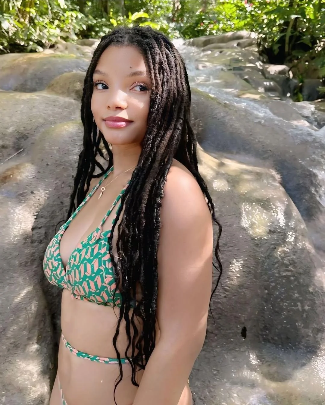 Halle Bailey picture 3 of 3