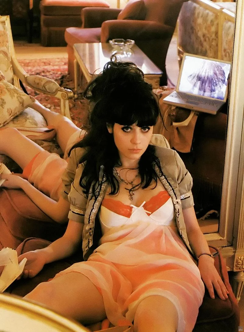 Zooey Deschanel picture 1 of 1