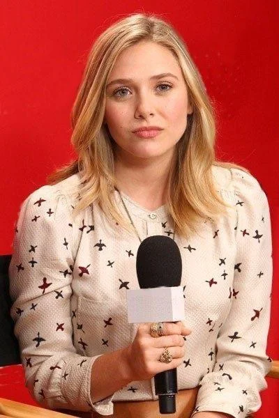 Elizabeth Olsen picture 1 of 19