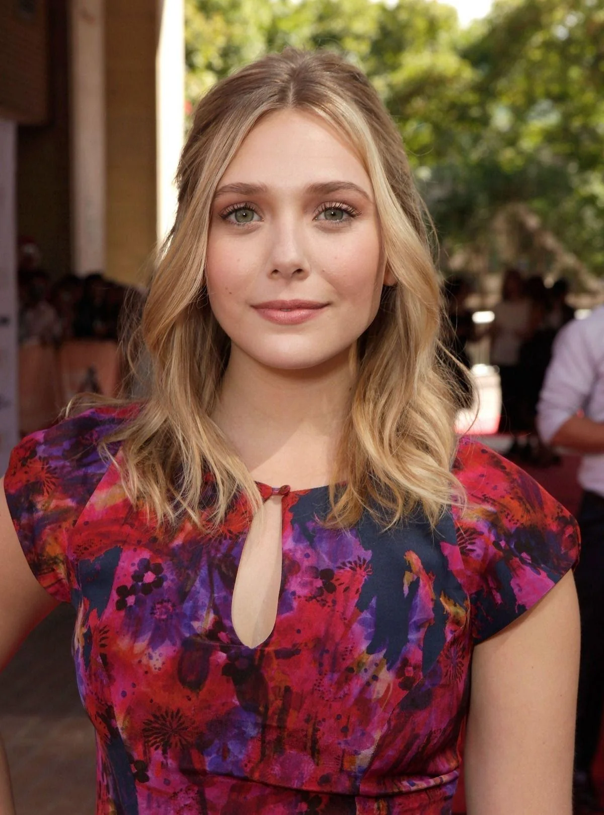 Elizabeth Olsen picture 8 of 19