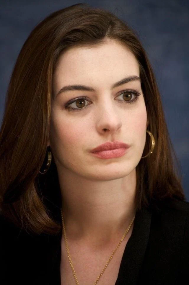 Anne Hathaway picture 5 of 13