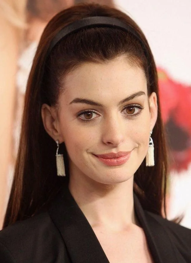 Anne Hathaway picture 6 of 13