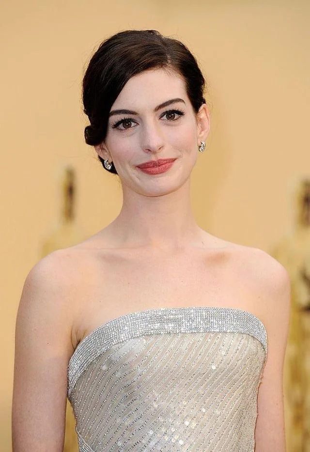 Anne Hathaway picture 8 of 13