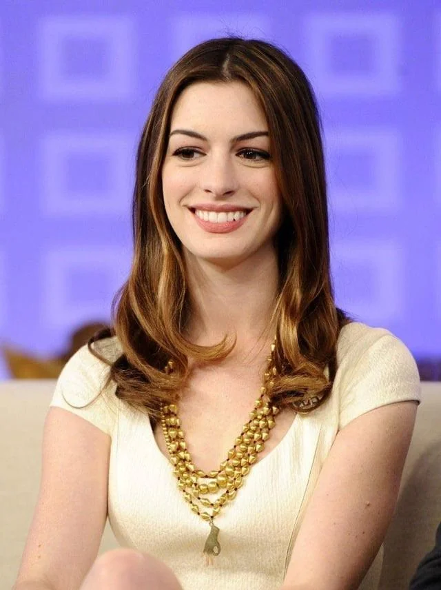 Anne Hathaway picture 10 of 13