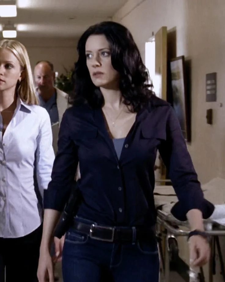 Paget Brewster picture 4 of 20