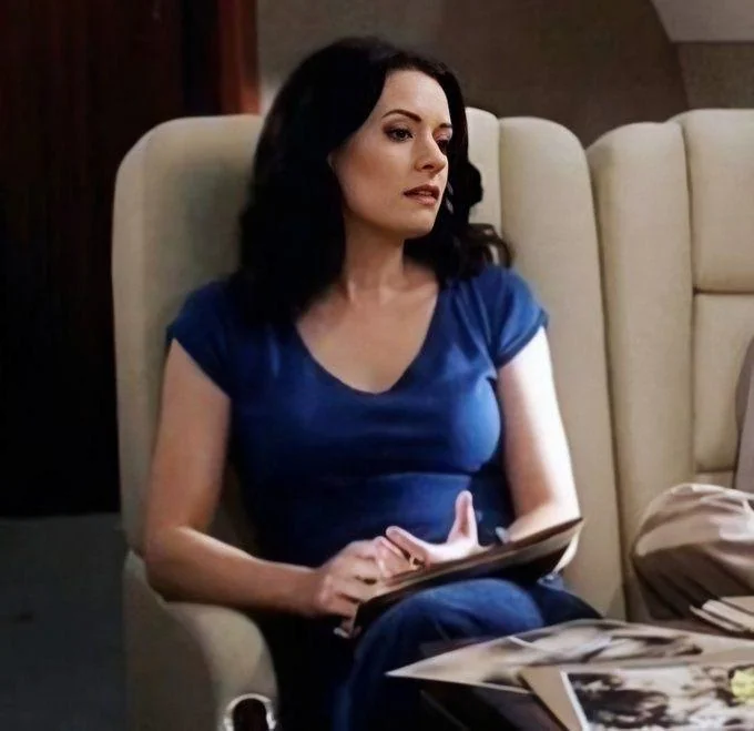 Paget Brewster picture 5 of 20