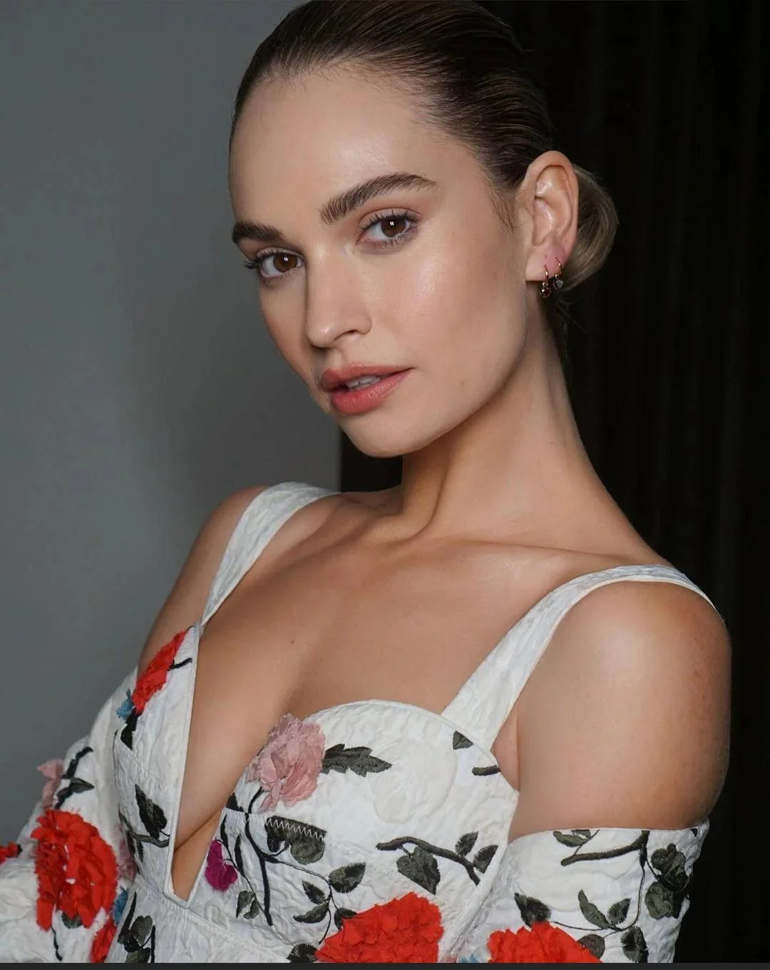 Lily James picture 4 of 7